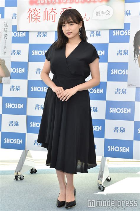 篠崎愛 手ブラ|篠崎愛、手ブラショット挑戦の想い 「下乳とか…」初解禁を振。